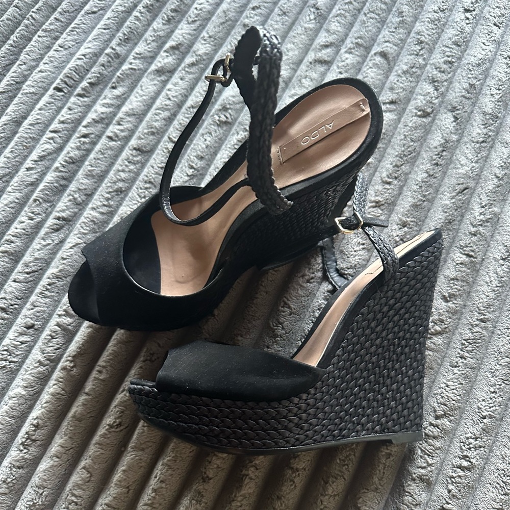 Aldo Black wicker Wedge heels. Size 9